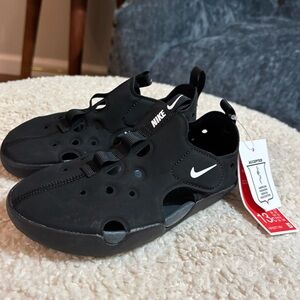 Nike KIDS Sunray Protect 4 in Black/White/Anthracite NWTS NEW size 13.5